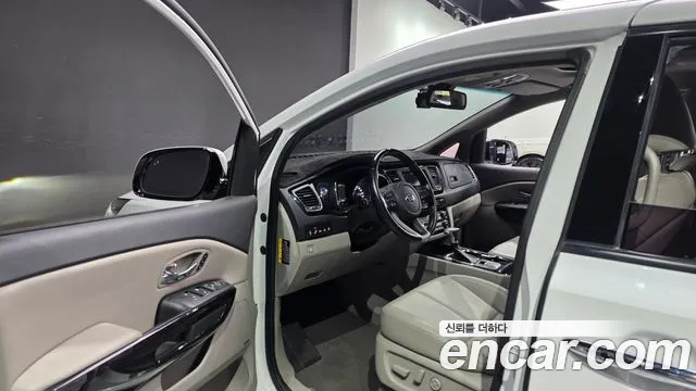 Kia Carnival 2018 thumb 10