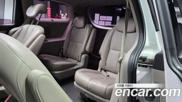 Kia Carnival 2018 thumb 11