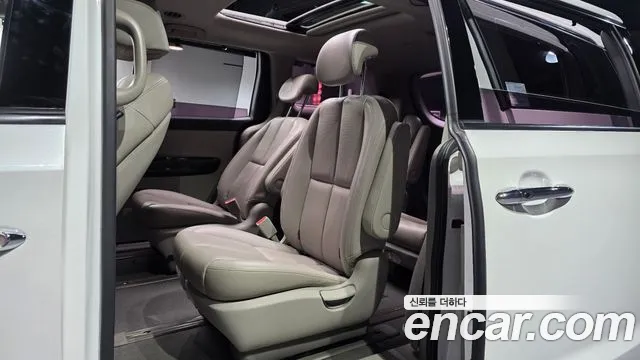 Kia Carnival 2018 thumb 12