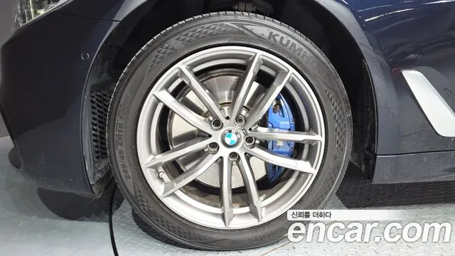 BMW 5-Series 2017 thumb 5