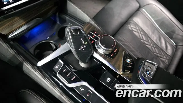 BMW 5-Series 2017 thumb 9