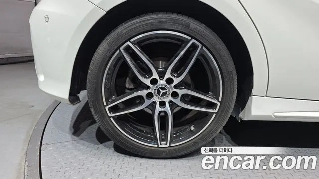 Mercedes-Benz A-Класс 2017 thumb 5