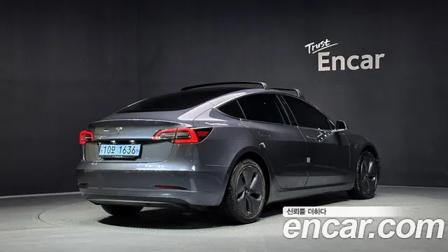 Tesla Model 3 2020 thumb 2