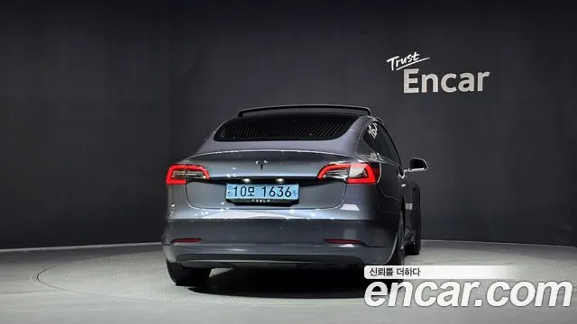 Tesla Model 3 2020 thumb 4
