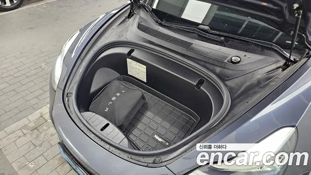 Tesla Model 3 2020 thumb 6