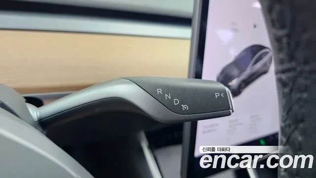 Tesla Model 3 2020 thumb 9