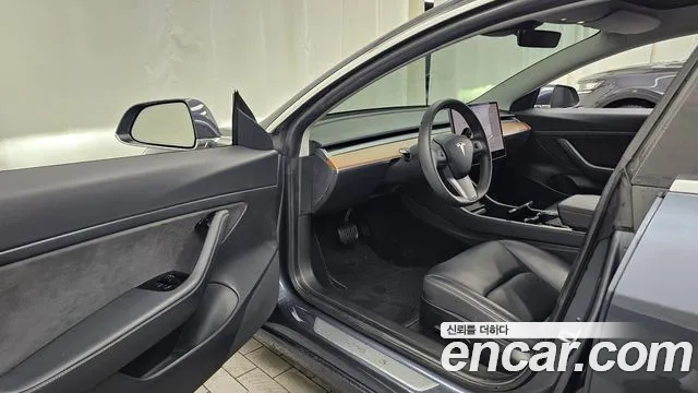 Tesla Model 3 2020 thumb 10