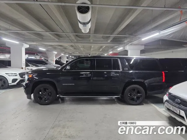 Chevrolet Surburban 2017 thumb 4