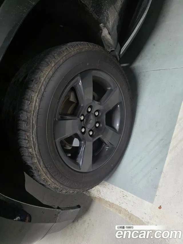 Chevrolet Surburban 2017 thumb 5