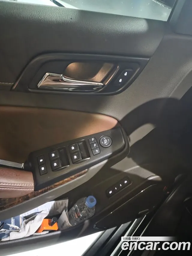 Chevrolet Surburban 2017 thumb 8