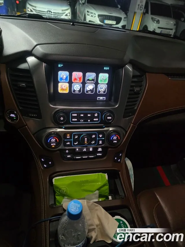 Chevrolet Surburban 2017 thumb 9