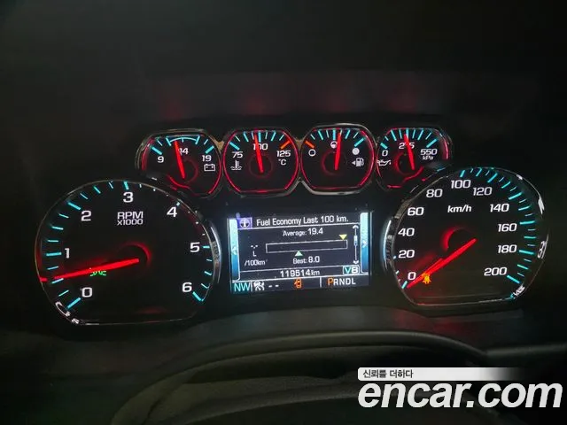 Chevrolet Surburban 2017 thumb 10