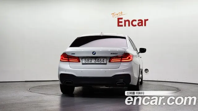 BMW 5-Series 2017 thumb 4
