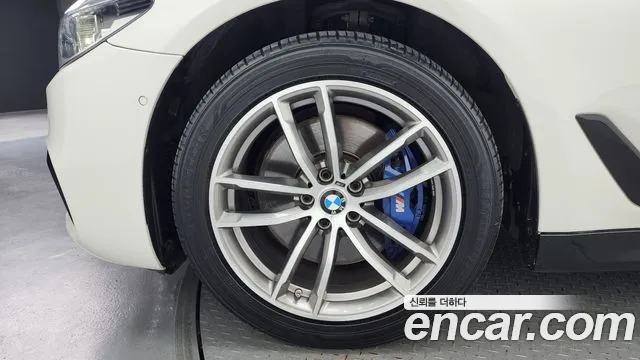 BMW 5-Series 2017 thumb 5