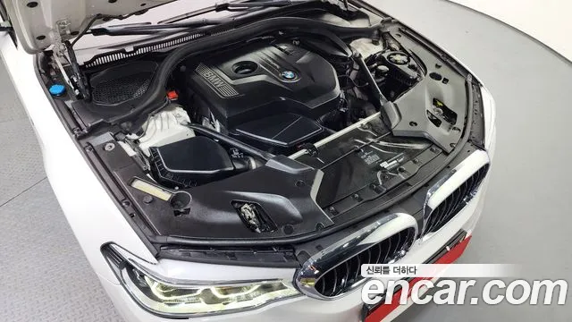 BMW 5-Series 2017 thumb 6