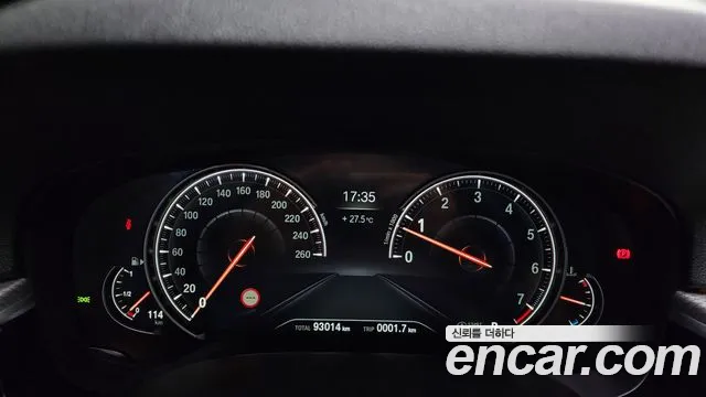 BMW 5-Series 2017 thumb 8