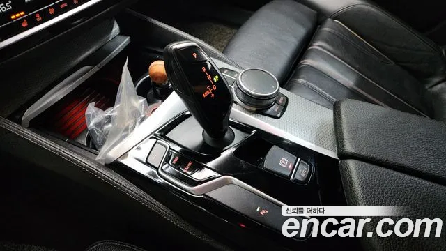 BMW 5-Series 2017 thumb 9