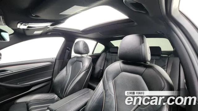 BMW 5-Series 2017 thumb 12