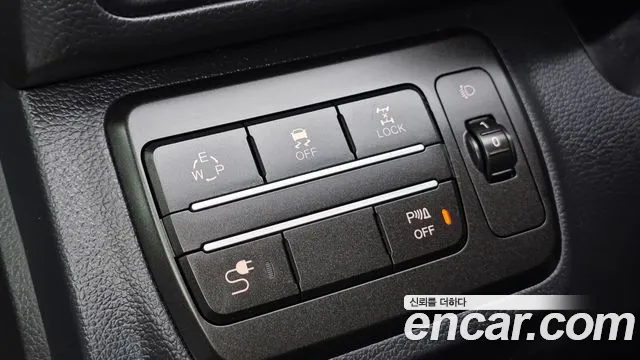 KG_Mobility_Ssangyong TIBOLI 2016 thumb 12