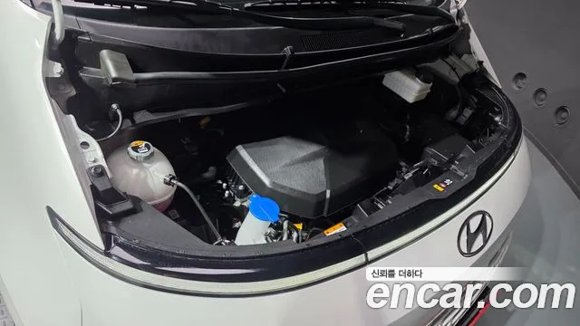 Hyundai Staria 2024 thumb 6