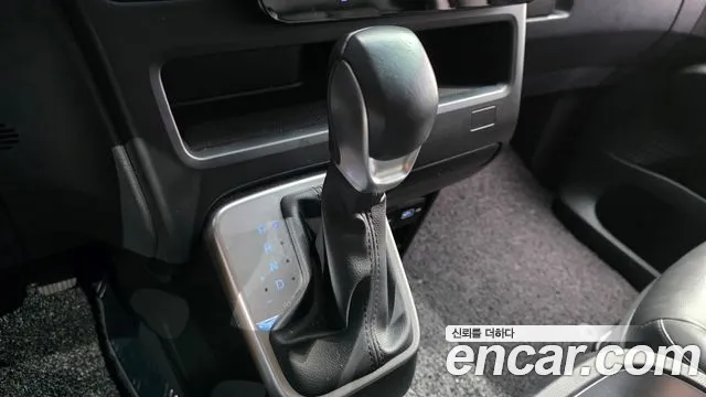 Hyundai Staria 2024 thumb 9