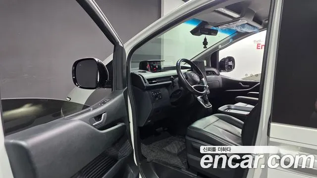 Hyundai Staria 2024 thumb 10