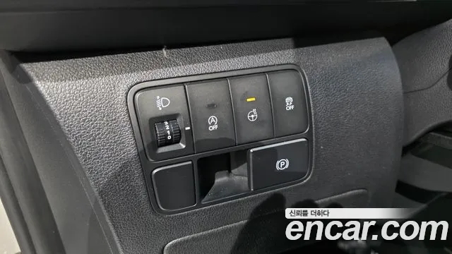 Hyundai Staria 2024 thumb 12