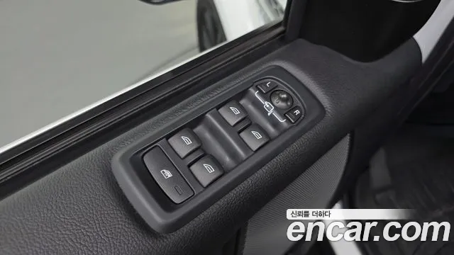 Land Rover Discovery 2016 thumb 11
