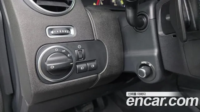 Land Rover Discovery 2016 thumb 12