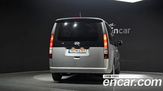 Hyundai Staria 2024 thumb 3