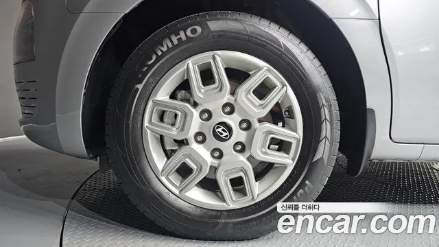 Hyundai Staria 2024 thumb 4
