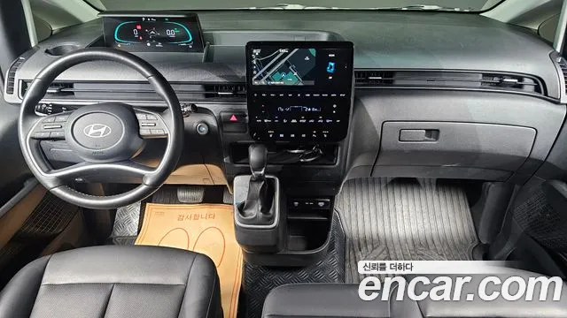 Hyundai Staria 2024 thumb 6