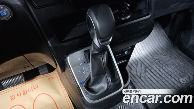 Hyundai Staria 2024 thumb 8