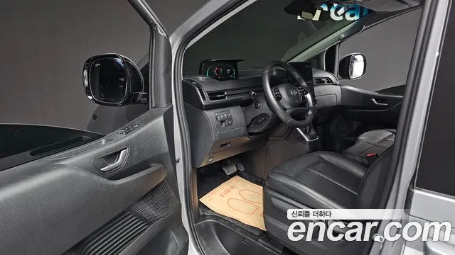 Hyundai Staria 2024 thumb 9