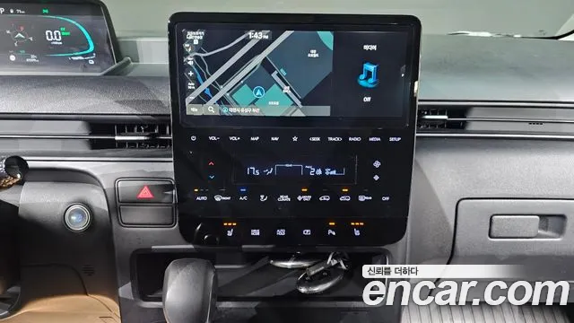 Hyundai Staria 2024 thumb 10