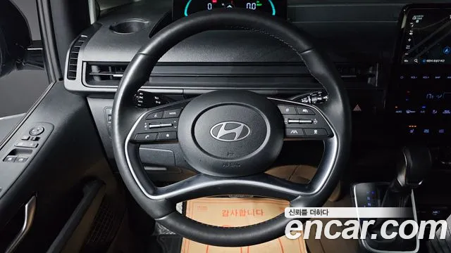 Hyundai Staria 2024 thumb 11