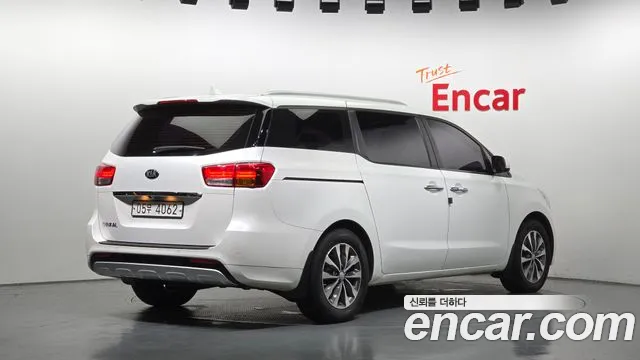 Kia Carnival 2017 thumb 2