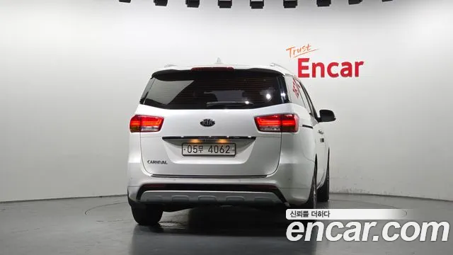 Kia Carnival 2017 thumb 4