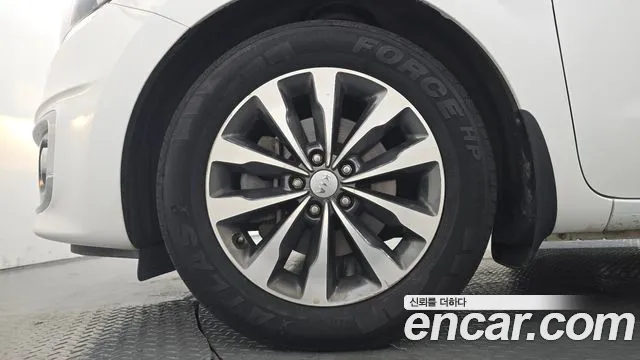 Kia Carnival 2017 thumb 5