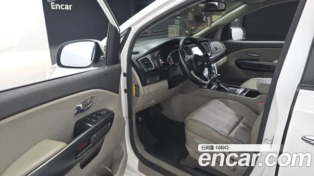 Kia Carnival 2017 thumb 10