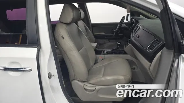Kia Carnival 2017 thumb 11