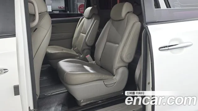 Kia Carnival 2017 thumb 12