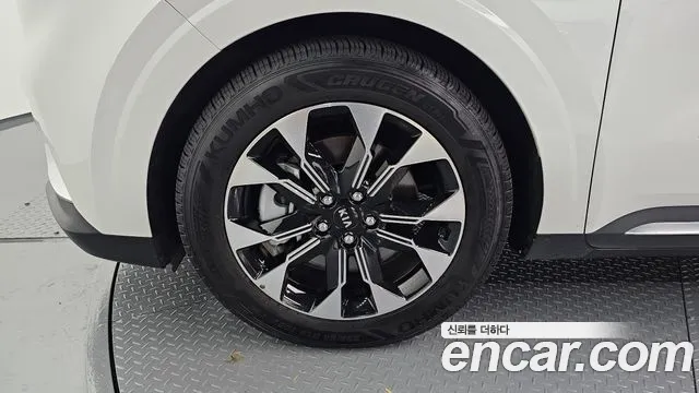 Kia Carnival 2021 thumb 4