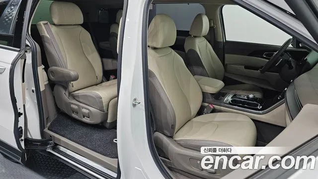 Kia Carnival 2021 thumb 10