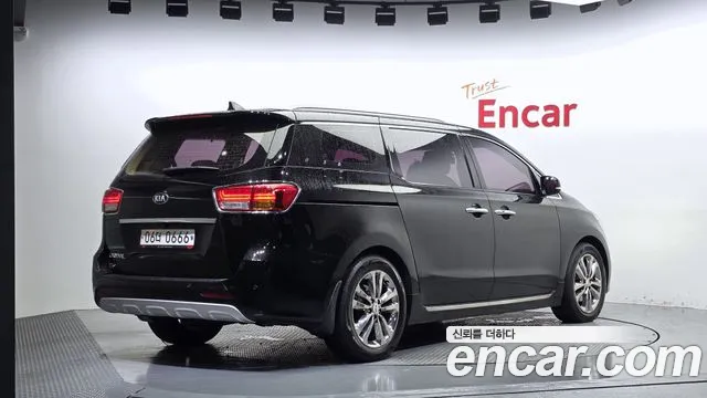 Kia Carnival 2016 thumb 2