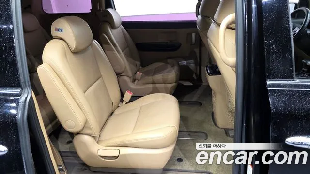 Kia Carnival 2016 thumb 12