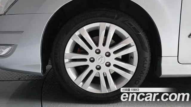 Renault-KoreaSamsung Latitude 2011 thumb 5