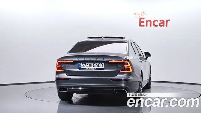 Volvo S60 2019 thumb 3