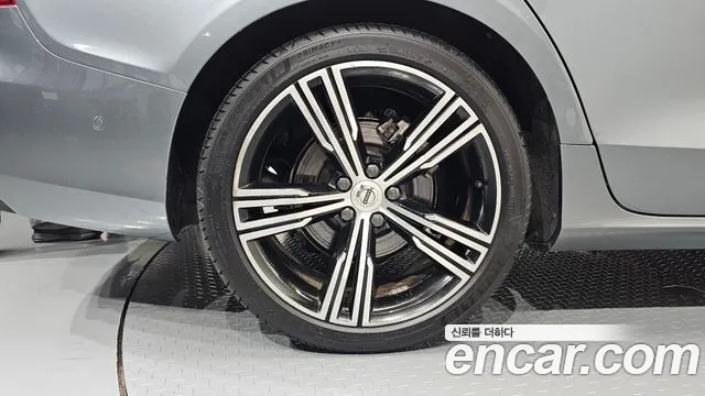 Volvo S60 2019 thumb 4