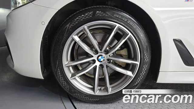 BMW 5-Series 2017 thumb 5